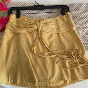 yellow mini skirt!